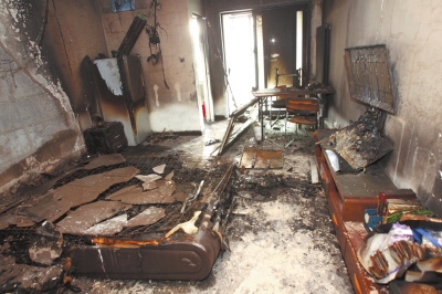 鄭州民居凌晨疑遭縱火 房主威脅鄰居“誰報(bào)警弄死誰” 鄭州民居凌晨疑遭縱火 房主威脅鄰居“誰報(bào)警弄死誰”