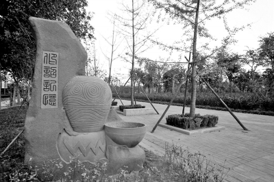 中原西路的生態(tài)廊道內處處有景