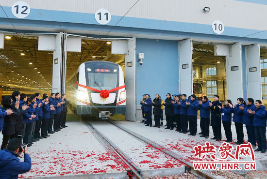2013年12月28日鄭州地鐵第一班車發(fā)車。