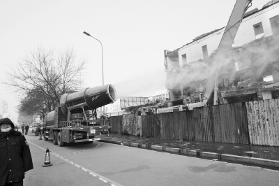 　農(nóng)業(yè)路拆遷用上除霾神器——霧炮車(chē)