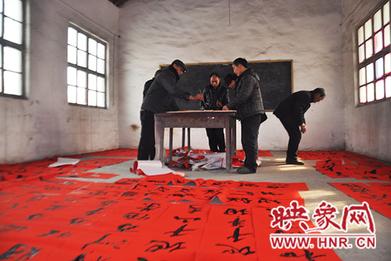 目前已經(jīng)書寫了超過(guò)一萬(wàn)幅春聯(lián)。