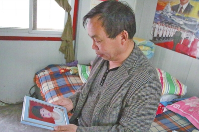 　每次想起自己3歲小孫女的無辜離世，老高都深深地悔恨自己交友不慎