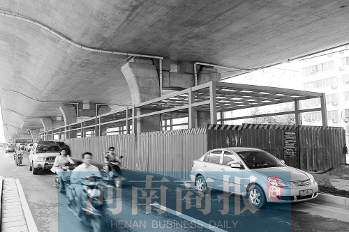 建設(shè)中的隴海路快速公交站臺，這條線路或取名B5