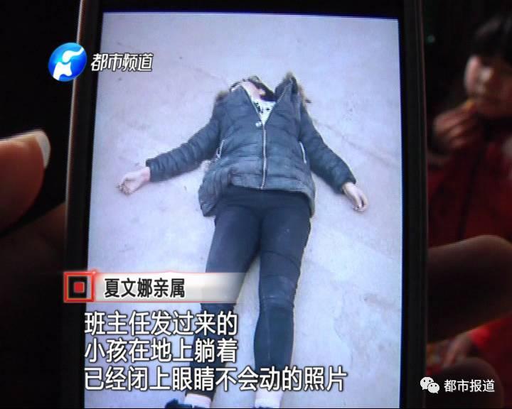 得知孩子沒(méi)去上學(xué)，家人擔(dān)心孩子發(fā)生意外，于是趕快報(bào)了警。讓人沒(méi)想到的是，剛報(bào)完警，家人收到了老師發(fā)來(lái)的照片。