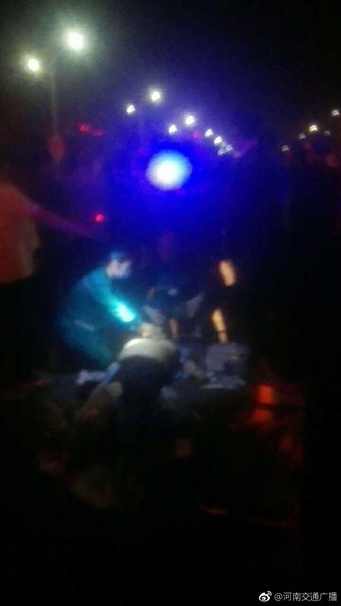 電動(dòng)車(chē)被面包車(chē)撞飛十幾米 騎車(chē)女子當(dāng)場(chǎng)死亡 電動(dòng)車(chē)被面包車(chē)撞飛十幾米 騎車(chē)女子當(dāng)場(chǎng)死亡