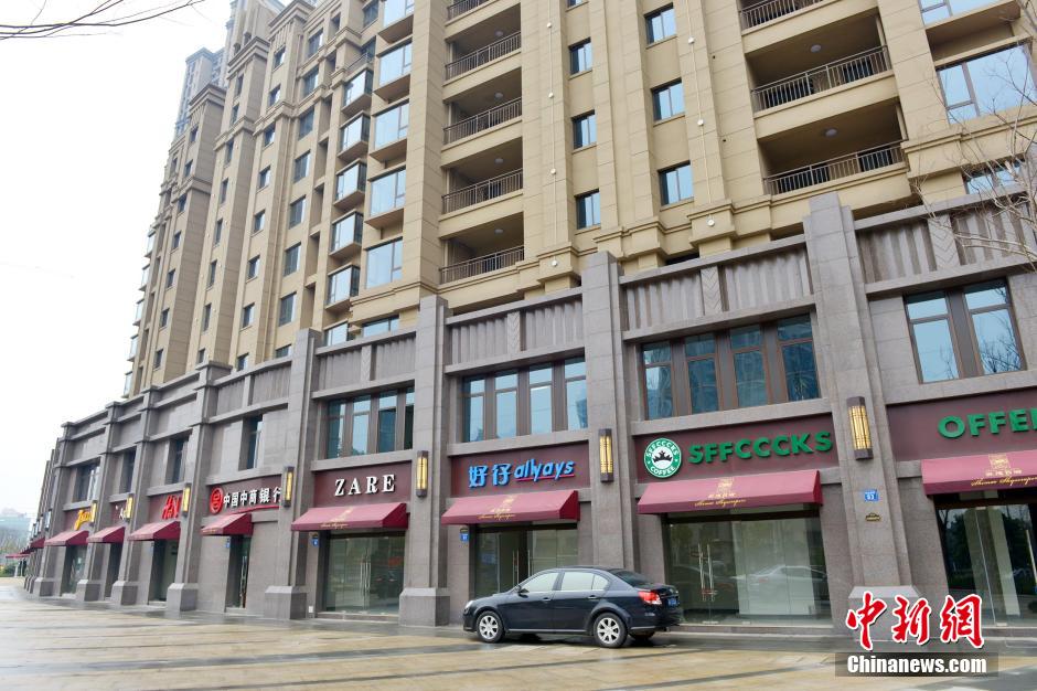 “知名大牌”集結無錫某樓盤商業(yè)街 細看全是“李鬼”