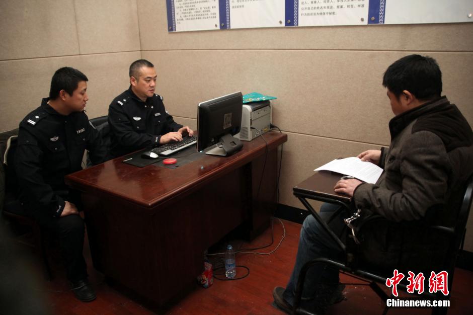 圖為突審犯罪嫌疑人（資料圖片）。