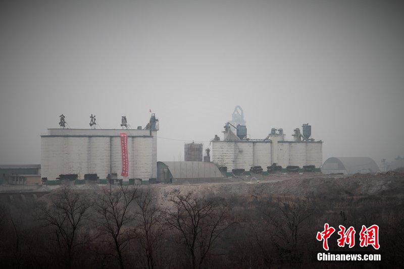 　2014年2月17日，石家莊市再次啟動壓減水泥過剩產(chǎn)能、治理大氣污染水泥企業(yè)集中爆破拆除行動。