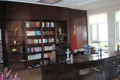 遼寧大學黨委書記被曝光的辦公室。 網(wǎng)絡(luò)截圖