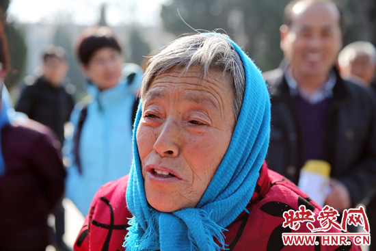 趙玉花老人講述焦裕祿的故事。
