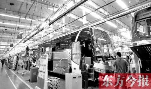 隨著能源和環(huán)保的壓力加大，跟隨國家的產(chǎn)業(yè)風(fēng)向標(biāo)，河南汽車產(chǎn)業(yè)也大力發(fā)展電動汽車，力求“彎道超車”。