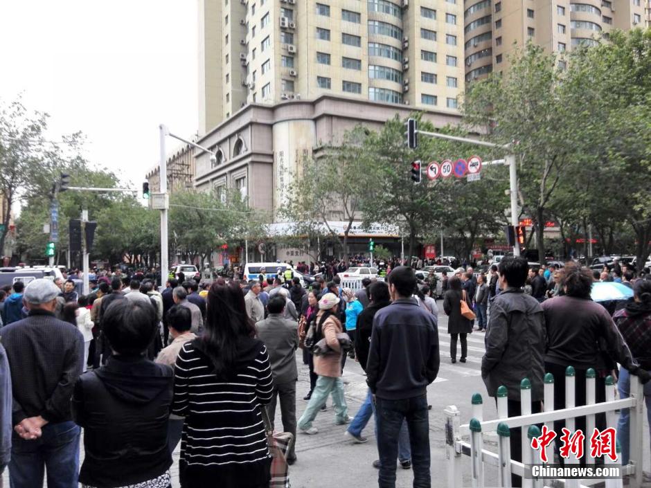 自治區(qū)和烏魯木齊市有關(guān)部門迅速處置，傷員已全部送往醫(yī)院救治。