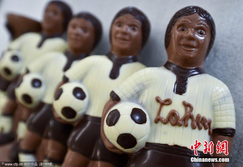 德國(guó)生產(chǎn)商趕制世界杯主題巧克力 德國(guó)生產(chǎn)商趕制世界杯主題巧克力