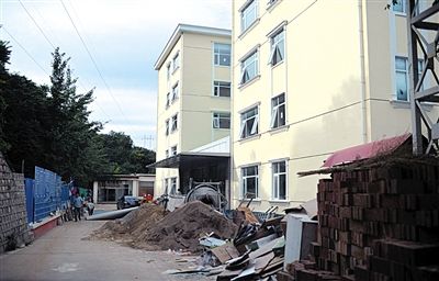 　該山莊目前正在建四星級賓館。新京報記者 吳江 攝