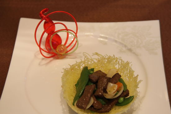 雀巢爆羊柳。 花惠生 供圖