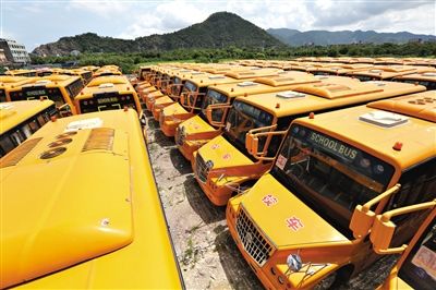 8月28日，浙江溫嶺，擱置農(nóng)村近1年的校車。