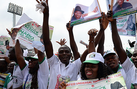 11日，喬納森總統(tǒng)的支持者在集會(huì)現(xiàn)場(chǎng)。