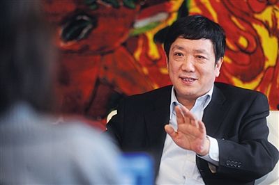 　政協(xié)委員、中國(guó)電力投資集團(tuán)總經(jīng)理陸啟洲稱，7800元是其每月基本工資。資料圖片/新京報(bào)記者 楊杰