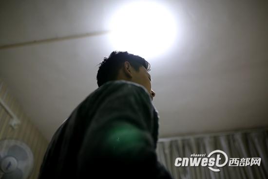 2013年2月份，17歲的林波在陜西省疾控中心拿到HIV確診報(bào)告。