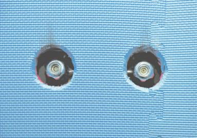 廁所內(nèi)所有的水龍頭開關(guān)都進(jìn)行了軟包。