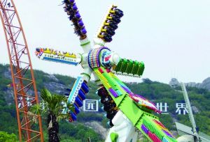 3月28日零點(diǎn)剛過幾分鐘，上海迪士尼6月16日開園日的門票就宣告售罄，巨大的訪問量一度導(dǎo)致票務(wù)系統(tǒng)出現(xiàn)間歇性故障，被網(wǎng)友調(diào)侃“激烈程度堪比春運(yùn)”。網(wǎng)上甚至有“黃牛”將一張開園門票炒到幾千元。