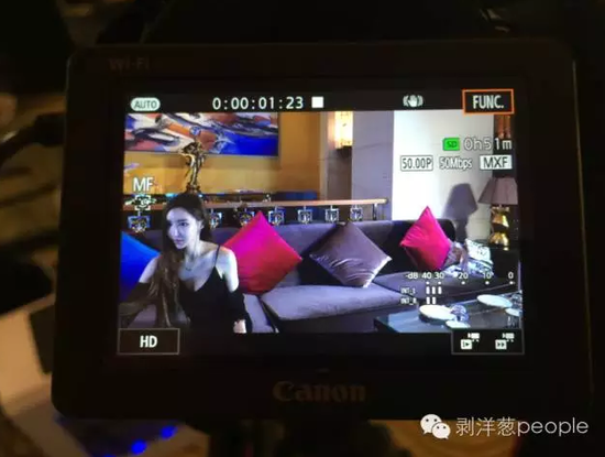 直播中的王瑞兒。攝影：于亞妮