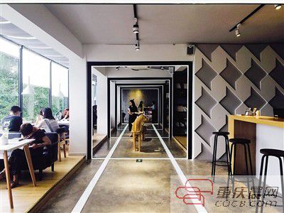 200平方米的閱讀區(qū)域開(kāi)始限制人流。