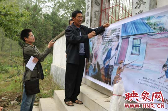 范欽憲自費(fèi)將烈士英勇事跡打印成彩畫 范欽憲自費(fèi)將烈士英勇事跡打印成彩畫