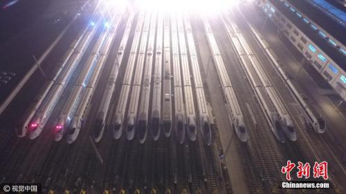 資料圖：高鐵“萬箭齊發(fā)”勢如“陸地航母”。 圖片來源：視覺中國