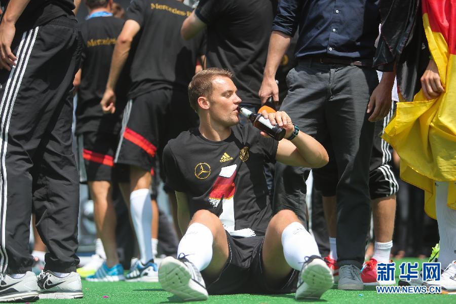 當?shù)貢r間2014年7月15日，德國柏林，德國隊歸國舉行奪冠巡游