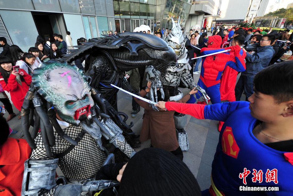 “復(fù)仇者聯(lián)盟”與人類共戰(zhàn)“異形”霧霾軍團(tuán) “復(fù)仇者聯(lián)盟”與人類共戰(zhàn)“異形”霧霾軍團(tuán)