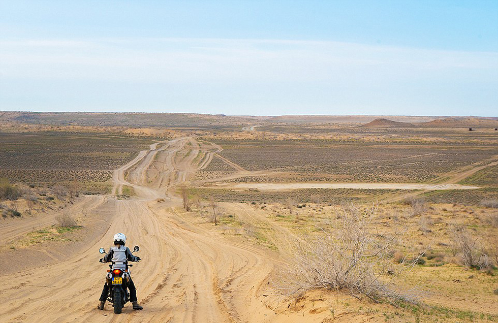 在3個月中，夫婦倆從阿姆斯特丹到達蒙古，途中經過16個國家。