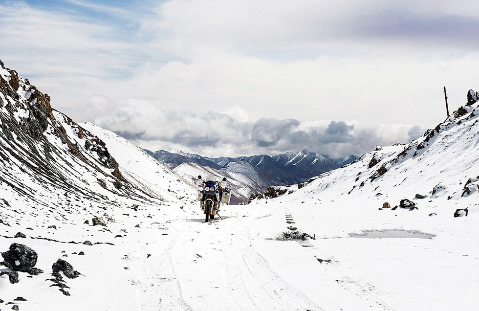 圖為塔吉克斯坦4600米高的山峰上。（網頁截圖）