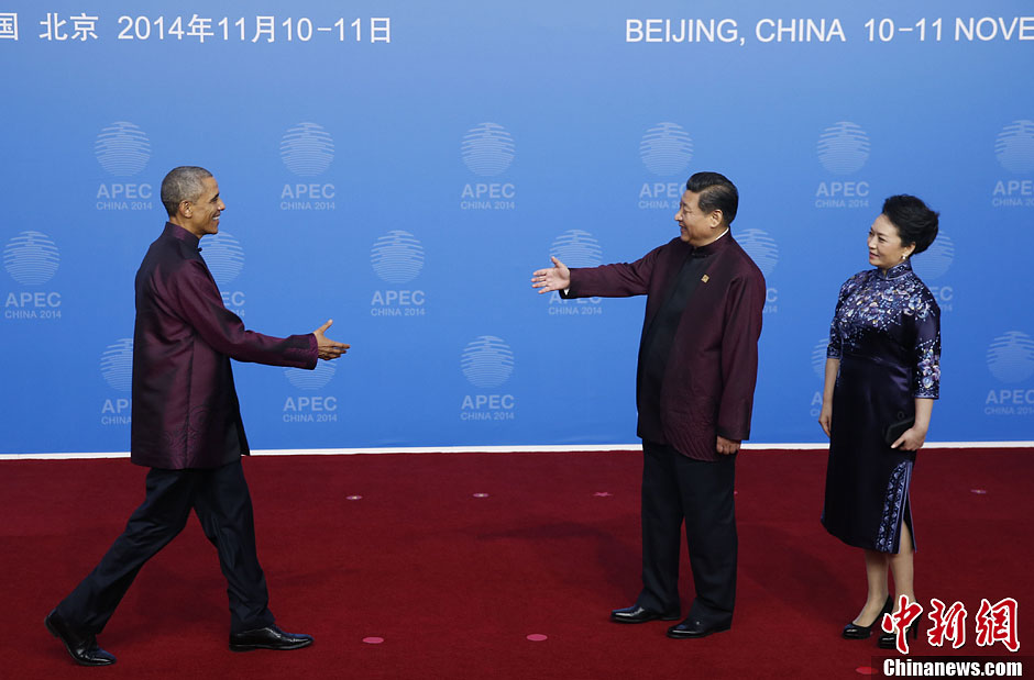 圖為習(xí)近平夫婦歡迎美國總統(tǒng)奧巴馬。中新社發(fā) 杜洋 攝