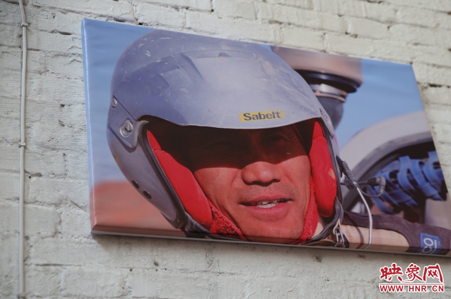 賽車的世界、更是男人的世界。圖為部分參展攝影作品。