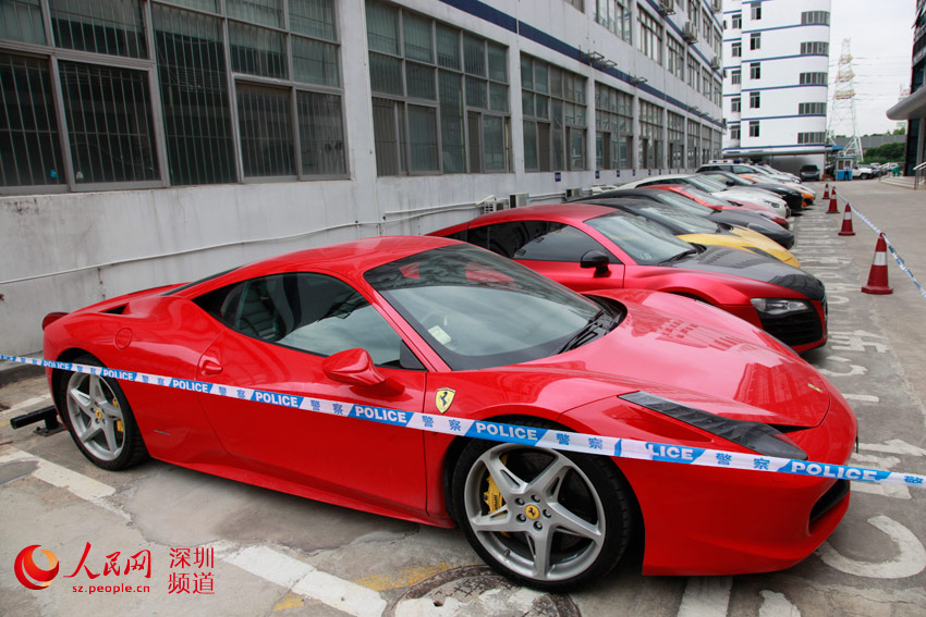 香港11輛跑車深圳飆車被扣 香港11輛跑車深圳飆車被扣
