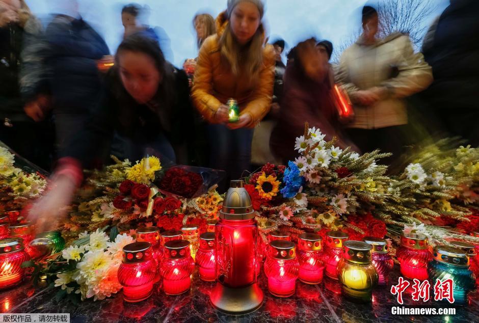 當?shù)貢r間2014年11月22日，烏克蘭基輔，民眾舉行儀式紀念1932-1933烏克蘭大饑荒81周年