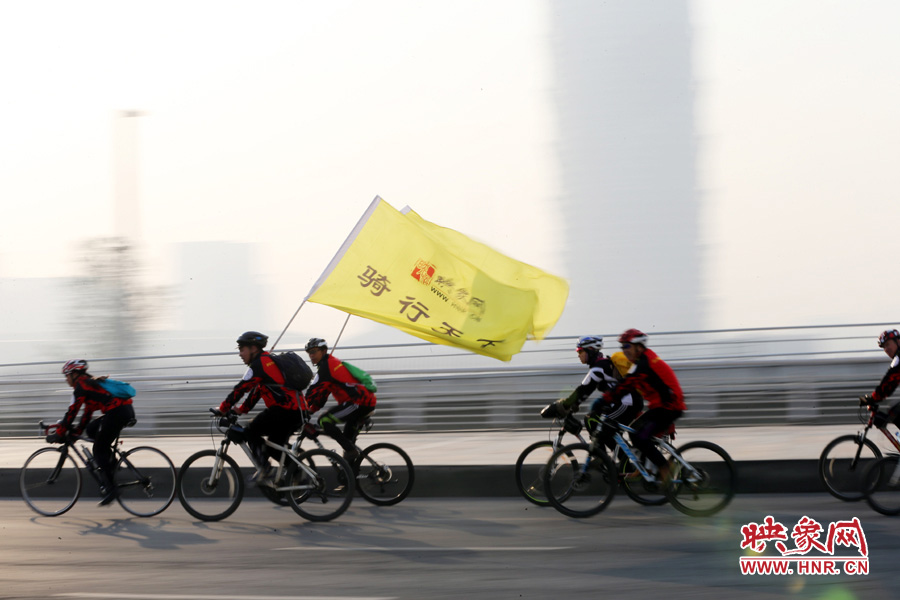 獻(xiàn)愛心、騎行天下，映象網(wǎng)騎行車友樂翻天