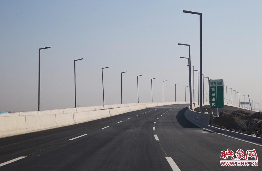 從新田路進(jìn)入隴海高架入口。