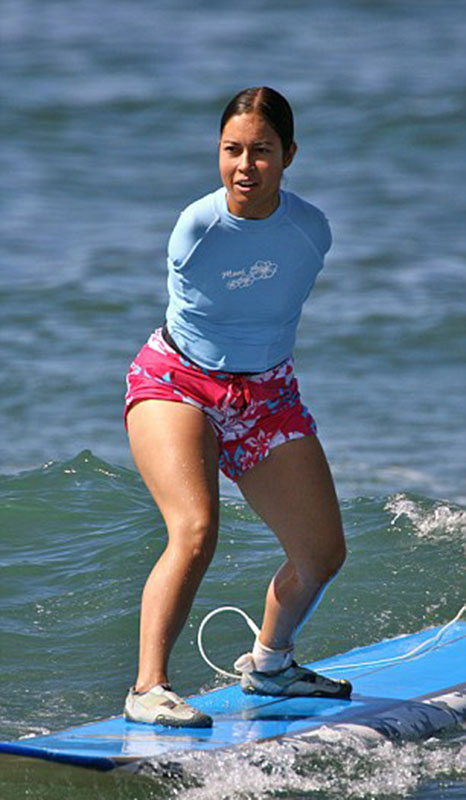 美國(guó)“勵(lì)志姐”天生無(wú)雙臂 用腳開(kāi)飛機(jī)彈鋼琴