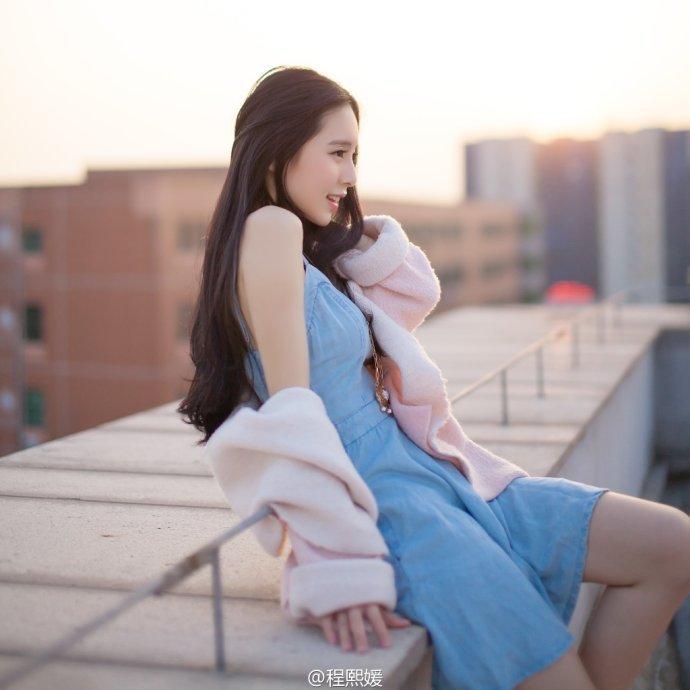 廈大?；ǔ涛蹑虑寮儗?xiě)真獲贊 素顏美到窒息