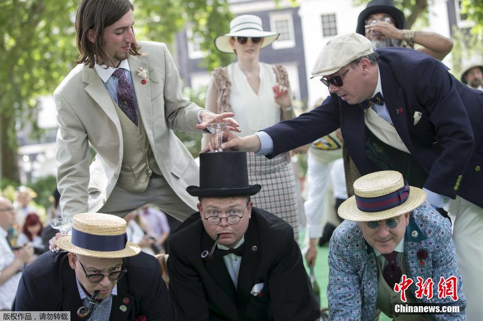 倫敦紳士運(yùn)動(dòng)會(huì) 騎車(chē)“擊傘”人仰馬翻 倫敦紳士運(yùn)動(dòng)會(huì) 騎車(chē)“擊傘”人仰馬翻