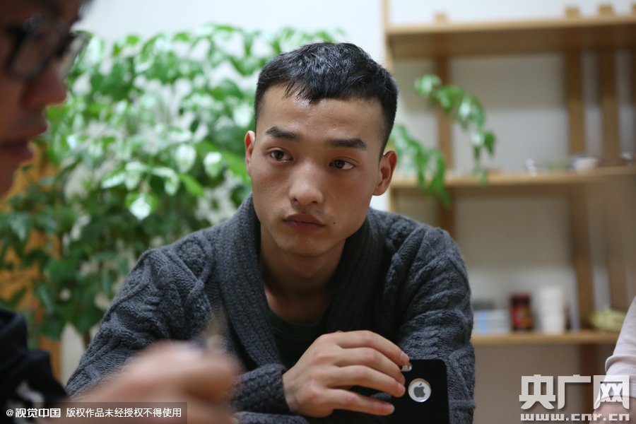 網(wǎng)絡(luò)紅人葉良辰現(xiàn)身浙江臺州，接受記者的專訪。