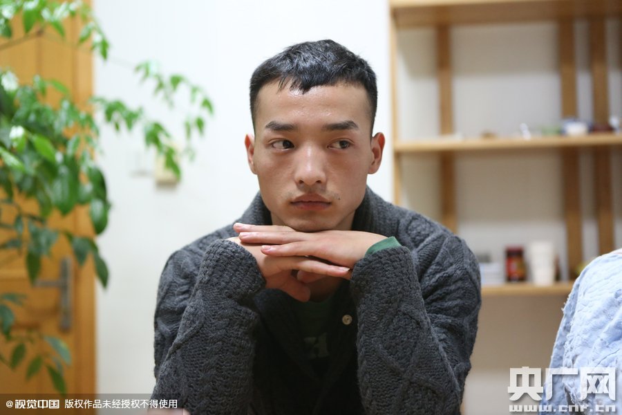 網(wǎng)絡(luò)紅人葉良辰現(xiàn)身浙江臺州，接受記者的專訪。