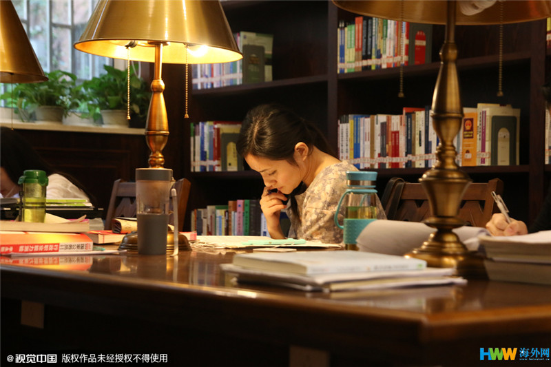 重慶大學(xué)改造翻新的“民國風(fēng)圖書館”走紅網(wǎng)絡(luò)，引得無數(shù)網(wǎng)友點(diǎn)贊