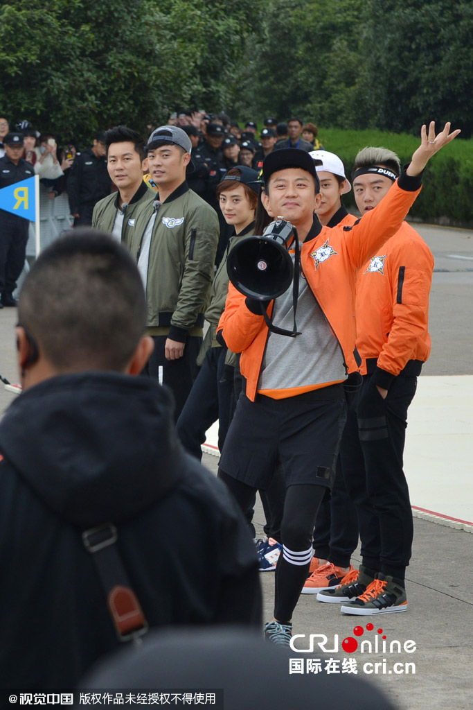 《奔跑吧兄弟》第三季劇組到南京錄制節(jié)目。