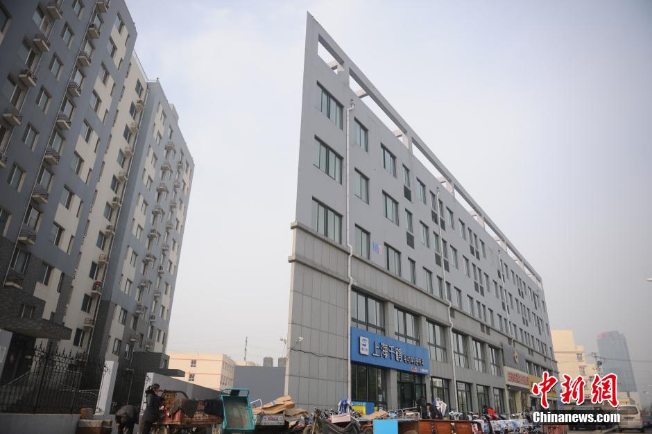 濟南一高樓酷似“紙片樓”