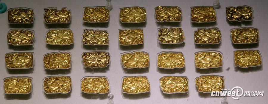 戎人墓出土的黃金牌飾。