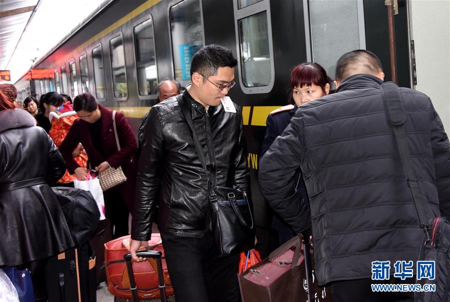 （關(guān)注春運）（28）全國各地迎來返程客流高峰