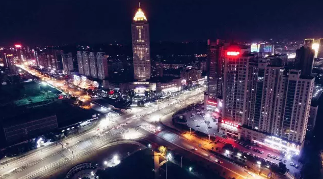 情人節(jié)最溫暖告白！84歲老人包下整樓示愛老伴